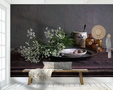 Zamów teraz Modern stilleven met fluitenkruid, aardewerk en tin