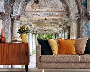 Zamów teraz Gang in Verlaten Treinstation.