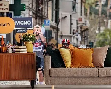 Niska cena Mathieu van der Poel wint Milaan - Sanremo