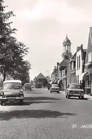 Sint Jacobiparochie St. Jacobi Parochie Oosteinde met auto 's Friesland HC61333 Wysoka jakość