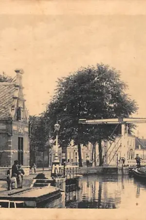 Leidschendam Gezicht op de sluis met binnenvaart schip 1917 Binnenvaart schepen HC61305 Rabat