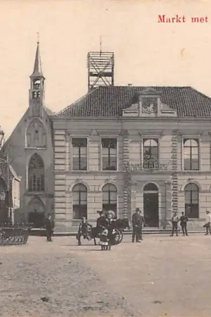 Steenwijk Markt met Stadhuis R.K. O.L.V. Kerk HC61281 Premium