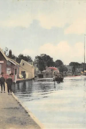 Alphen aan den Rijn Heul met aanlegplaats Stoomboot Mij. Carsjens Binnenvaart schepen Scheepvaart HC61225 Autentyczny