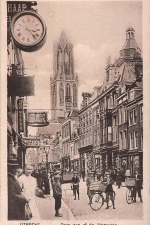 Utrecht Dom van af de Steenweg met volk 1923 HC61176 Zwrot pieniędzy