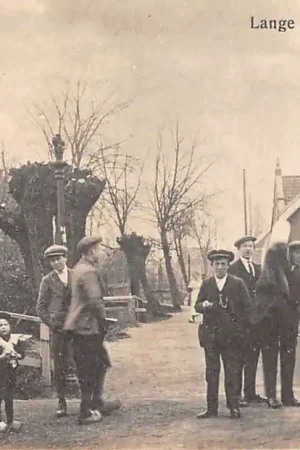 Lekkerkerk Lange Achterweg met volk Krimpenerwaard HC61058 Wyprzedaż