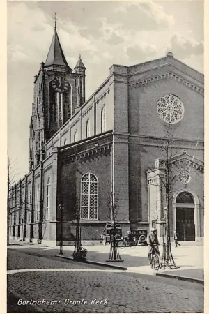 Promocja Gorinchem Groote Kerk en auto en fiets 1941 HC60939