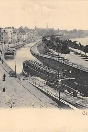 Premium Maastricht Gezicht op Maas en Kanaal Binnenvaart schepen Scheepvaart HC60884