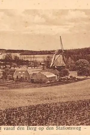 Markelo Gezicht vanaf den Berg op de molen op en Stationsweg Twente HC60812 Nowość