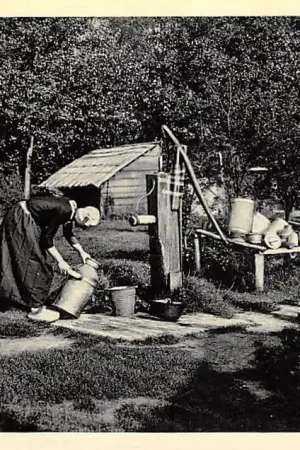 Tylko dziś Op de Veluwe Boerin bij de Pomp Klederdracht Vintage HC60775