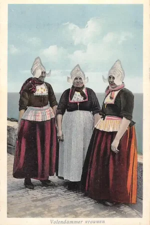 Rabat Volendam Volendammer vrouwen Klederdracht Vintage HC60753