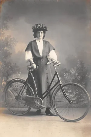 Bezpieczna płatność Onbekend Fotokaart Vrouw met fiets Vintage HC60743