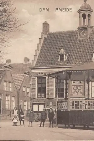 Ameide Dam met stadhuis en muziektent Schoonhoven Alblasserwaard HC60734 Promocja