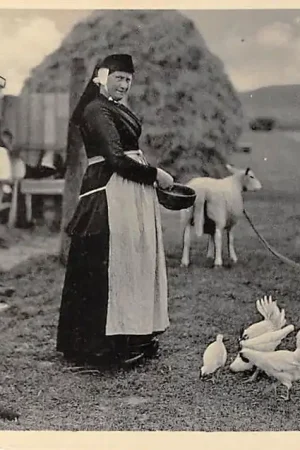 Ostatnia szansa Terschelling Het voeren van de kippen Klederdracht Vintage 1936 HC60678