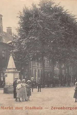 Autentyczny Zevenbergen Markt met Stadhuis, soldaten en volk Moerdijk Noord-Brabant HC60655