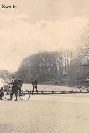 Autentyczny Zwolle Potgietersingel Bezorgers op de fiets en handkar 1915 HC60645