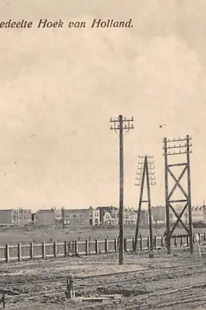 Hoek van Holland Overzicht nieuwe gedeelte met emplacement Station met wagons en Vuurtoren Spoorwegen Treinen 1924 HC60603 Tylko dziś