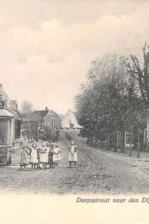 Lexmond Leksmond Dorpsstraat naar den Dijk met volk bij de waterpomp 1900 Vianen HC60565 Oferta