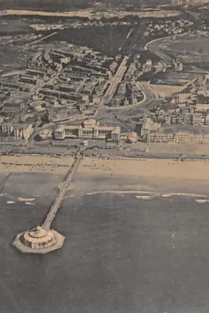 Popularny Scheveningen Zeebad met Kurhaus en Wandelhoofd Koningin Wilhelmina Luchtfoto 's-Gravenhage HC60556