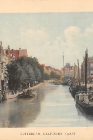 Rotterdam Delftsche Vaart met binnenvaart schepen HC60555 Premium
