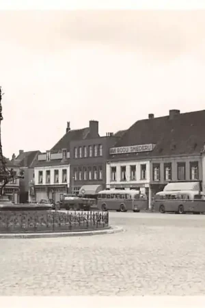 Rabat Breda Korte Bosstraat met fontein en auto bussen en smederij HC60318