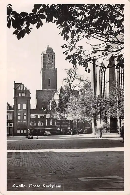 Zwolle Grote Kerkplein met Kerk en Hotel De Beurs HC60231 Oferta