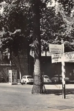 Tylko dziś Putten Dorpscentrum met auto en telefooncel 1965 Veluwe HC59976