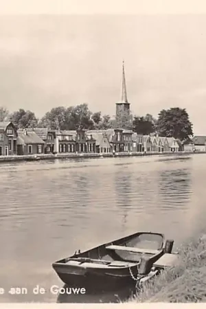 Waddinxveen Zuidkade aan de Gouwe met R.K. Kerk 1950 HC59951 Kup teraz