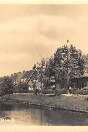 Rotterdam Tuindorp Vreewijk met brugje en kerk 1943 HC59925 Najlepsza cena
