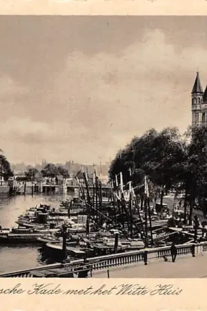 Promocja Rotterdam Geldersche Kade met het Witte Huis en binnenvaart schepen 1937 HC59922