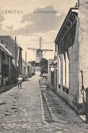 Willemstad Achterstraat met molen Nauta 12997 Moerdijk Noord-Brabant HC59880 Oferta