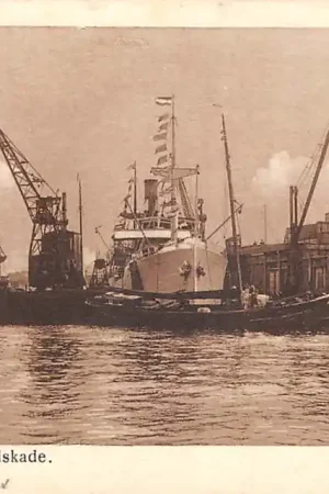 Najlepsza cena Amsterdam Handelskade met zeeschip en binnenvaart schepen HC59693