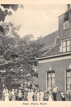 Benthuizen Ned. Hervormde Kerk en schoolkinderen HC59501 Kup teraz