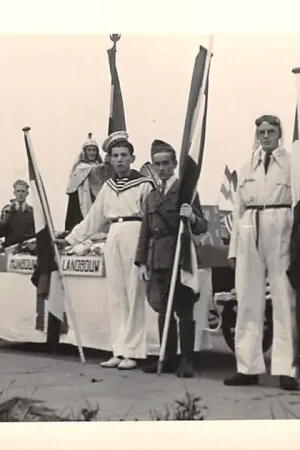 Najlepsza cena Leiden Bevrijding sfeest op 7 Juli 1945 in Cobetstraat en omtrek Fotokaart Praalwagen \\