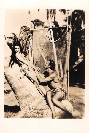 Film Filmster Dorothy Lamour and Jan Hall in The Hurricane Paramount Pictures Badmode America Noord-Amerika HC59122 Ekspresowa dostawa