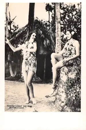 Film Filmster Dorothy Lamour and Reni in The Hurricane Paramount Pictures Badmode America Noord-Amerika HC59120 Oferta