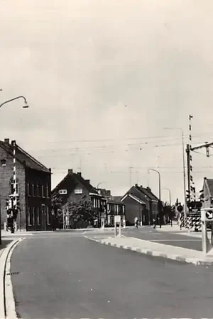 Echt Bosstraat met spoorwegovergang Limburg Susteren Spoorwegen HC59061 Rabat