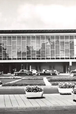 Eindhoven Station met taxi's Spoorwegen HC59053 Zwrot pieniędzy