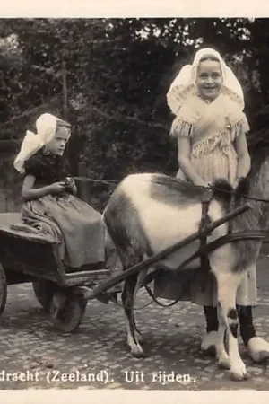 Zeeland Walchersche klederdrachten Meisje in bokkenwagen Kind HC58816 Ostatnia szansa