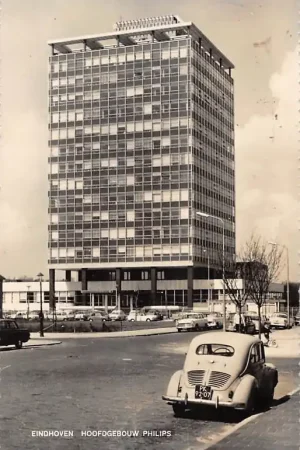 Eindhoven Hoofdgebouw Philips met VW Kever Auto Noord-Brabant HC58579 Szybka dostawa