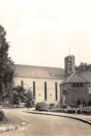 De Bilt Gezicht op het park Arenberg met R.K. Sint Michael kerk 1958 HC58459 Oryginalny