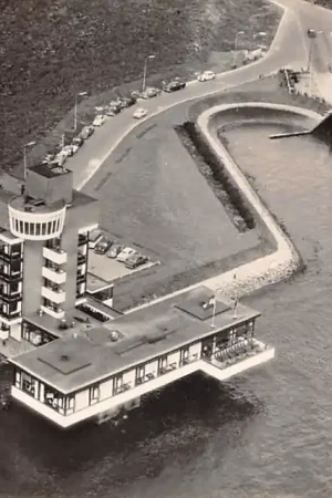 Vlaardingen Delta Hotel 1958 Luchtfoto Veer pont rechtsboven Binnenvaart schepen HC58455 Zamów teraz