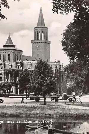 Bezpieczna płatność Leeuwarden Harlingersingel met R.K. St. Domincus kerk 1959 HC58429
