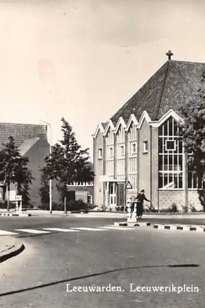 Leeuwarden Leeuwerikplein met Goede Herder Kerk 1959 HC58422 Tani