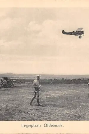 Legerplaats Oldebroek Fokker vliegtuigen en artillerie opstellingen Militair Soldaten Veluwe HC58120 Ostatnia szansa