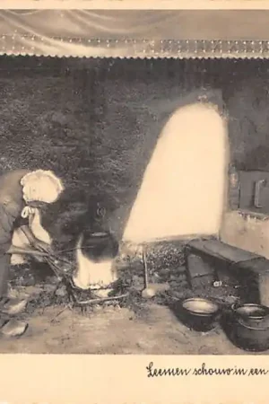 Brabants Dorpsleven Leemen schouw in een 300-jarige Brabantse Boerderij Noord-Brabant Klederdracht Vintage HC58065 Najlepsza cena