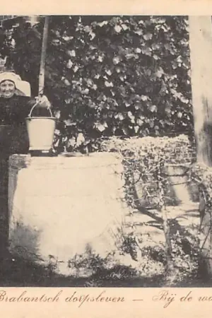Najlepsza cena Noord-Brabantsch dorpsleven Bij de Waterput Boerin Klederdracht Noord-Brabant Vintage HC58064