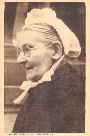 Ostatnia szansa Brabantsche Kleederdrachten Vrouw met muts Klederdracht Noord-Brabant Vintage HC57958