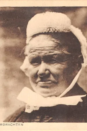 Brabantsche Kleederdrachten Vrouw met muts Noord-Brabant Klederdracht Vintage HC57951 Kup teraz