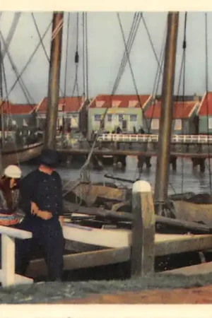 Wyprzedaż Marken Haven met vissersechtpaar in klederdracht HC57886