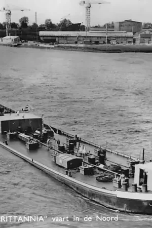 Alblasserdam Tankschip t.l. Brittannia vaart in de Noord PHs. van Ommeren N.V. Rotterdam Binnenvaart schepen Scheepvaart 1959 HC57798 Wyprzedaż